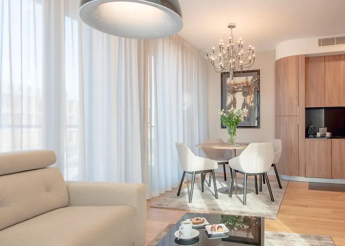 Inqse Marina Aparthotel 4*