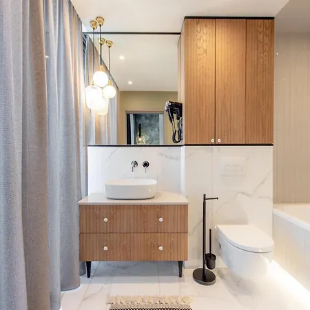 Inqse Marina Aparthotel 4*